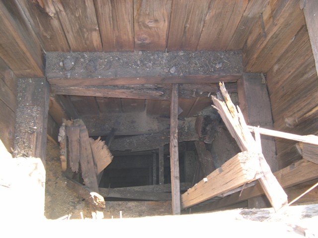 f.048_35_striebyshaftdown Feature 048-35 Strieby Shaft Looking down